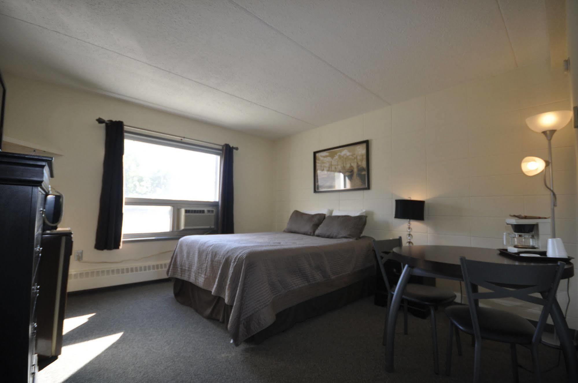 Beaverlodge Motor Inn Extérieur photo